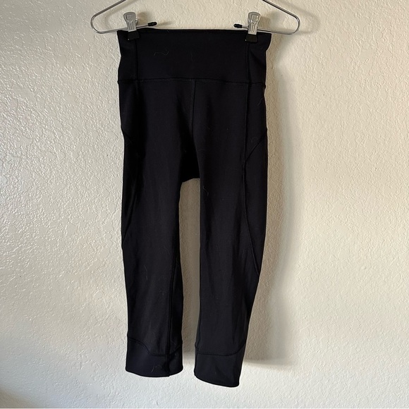 Lululemon In Movement Crop *Everlux 19" leggings size 2 - Picture 11 of 11